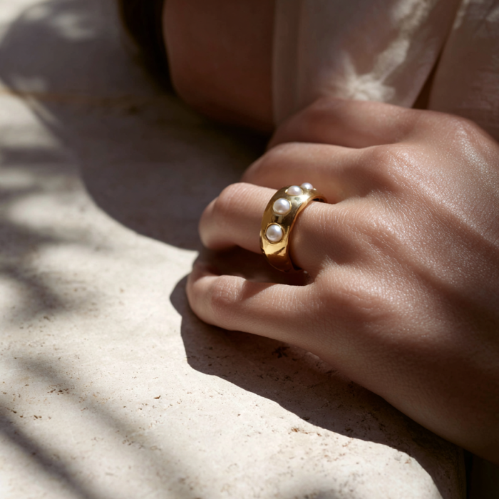 20251007_1713_Silver Bracelet Elegance_remix_01k6zknjakefav6567bhg7vsn4 1-1.png