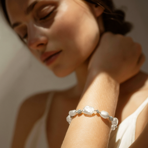 20251007_1713_Silver Bracelet Elegance_remix_01k6zknjakefav6567bhg7vsn4 3.png