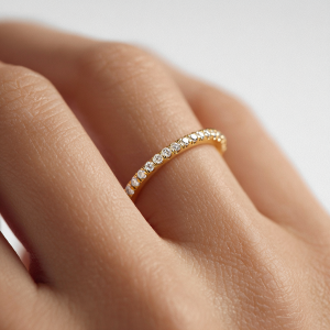 20251007_1713_Silver Bracelet Elegance_remix_01k6zknjakefav6567bhg7vsn4 1-1.png