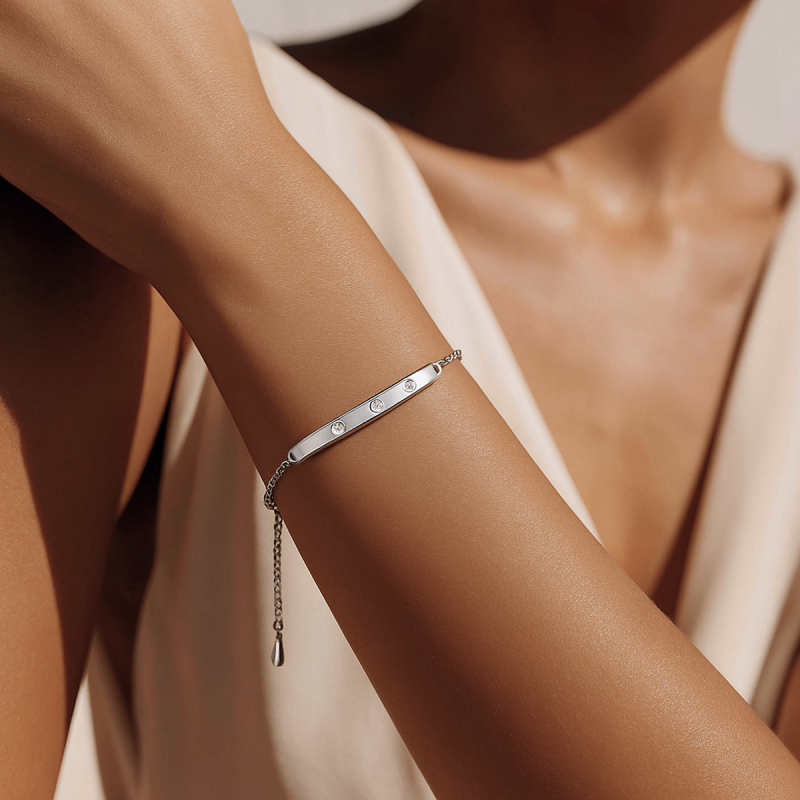 20251007_1713_Silver Bracelet Elegance_remix_01k6zknjakefav6567bhg7vsn4 3.png