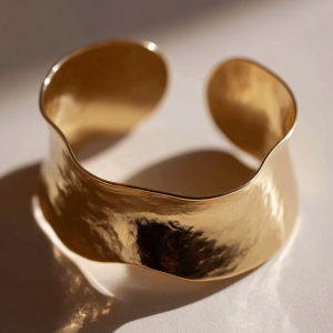 20251007_1713_Silver Bracelet Elegance_remix_01k6zknjakefav6567bhg7vsn4 4.png