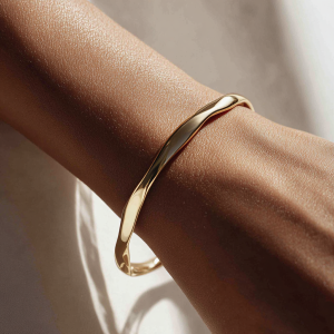 20251007_1713_Silver Bracelet Elegance_remix_01k6zknjakefav6567bhg7vsn4 3.png