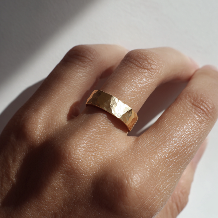 20251007_1713_Silver Bracelet Elegance_remix_01k6zknjakefav6567bhg7vsn4 1-1.png